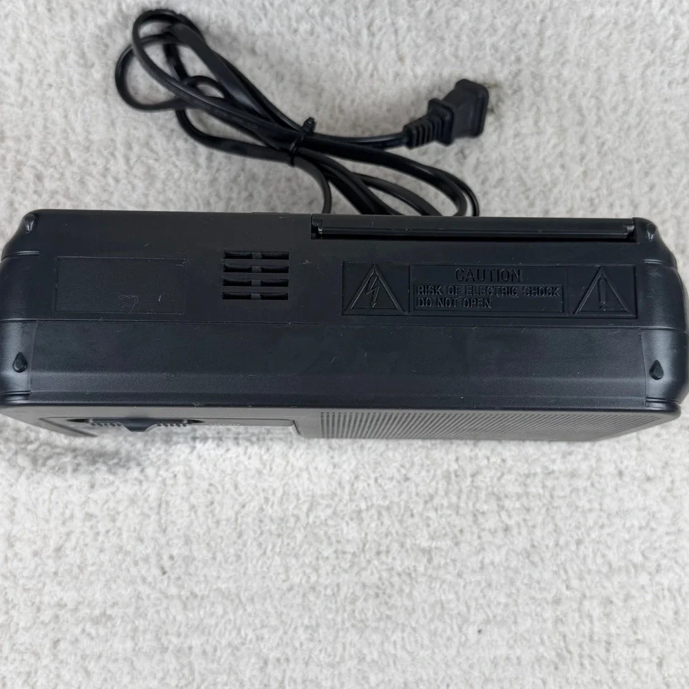 Sony Portable FM/AM 2 Band Radio ICF-38 Black Plug In Or Battery, Clean, Tested